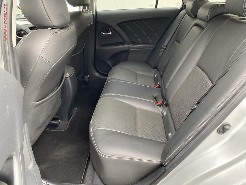 Toyota Avensis (2016) 2.0 D-4D, Sport, kůže, +ALU - fotka 10 z 18