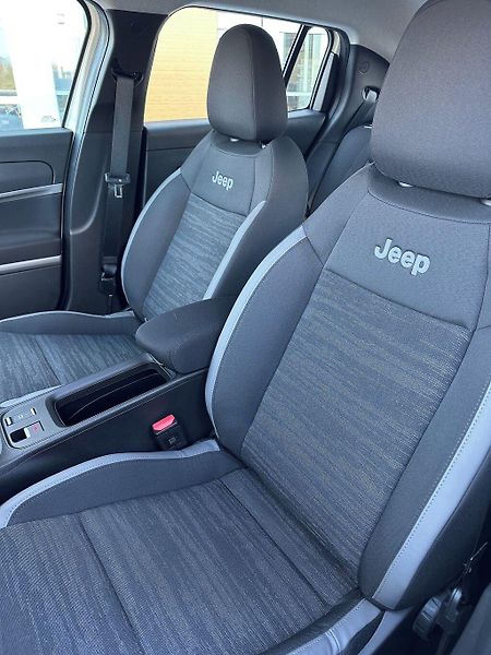 Jeep Avenger (2025) Longitude 1.2 Turbo E-hybrid - fotka 11 z 12
