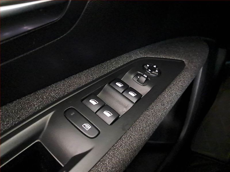 Peugeot 3008 (2018) 1.6 THP, Automat, Tempomat - fotka 18 z 20