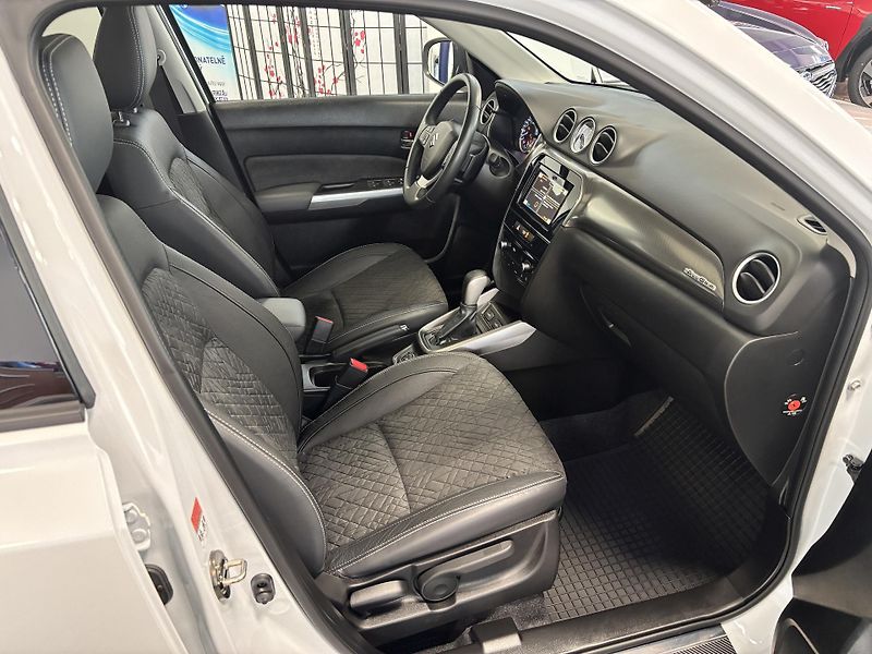 Suzuki Vitara 1.4 Elegance Panorama 4x4 6AT - fotka 9 z 48