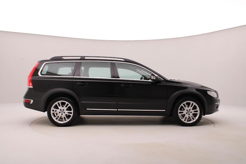 Volvo XC70 D4 AWD SUMMUM AUT CZ - fotka 13 z 39