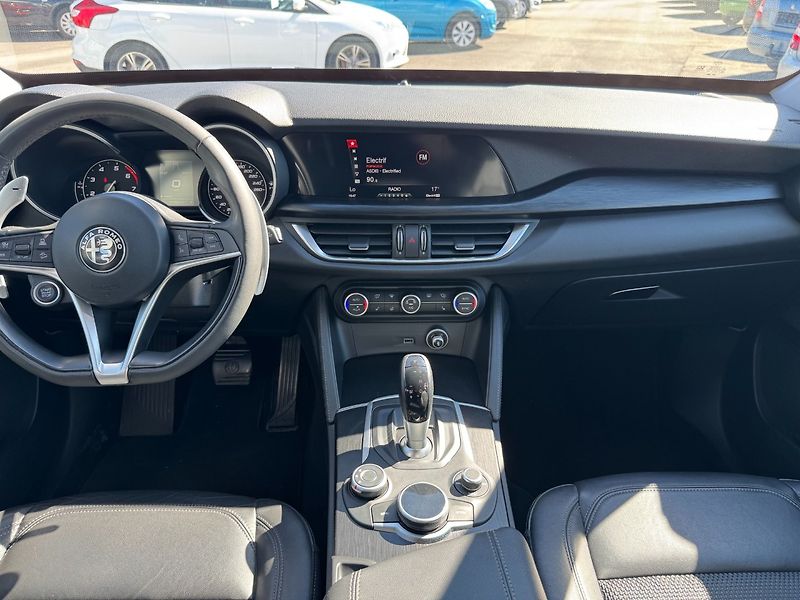 Alfa Romeo Stelvio (2018) 2,0 T 206 KW Q4 AT ZF8 SUPER - fotka 18 z 36