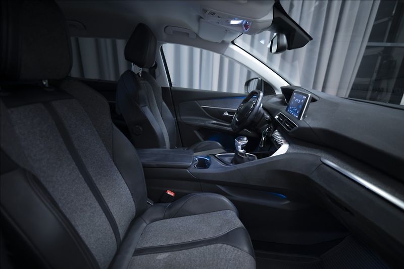 Peugeot 5008 1,2 PT KAMERA VÝHŘEV 7 MÍST ČR - fotka 8 z 36