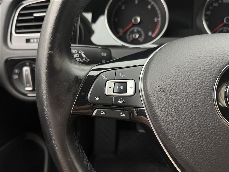 Volkswagen Golf 1,6 DSG DPH HIGHLINE 2XKOLA ČR - fotka 10 z 41