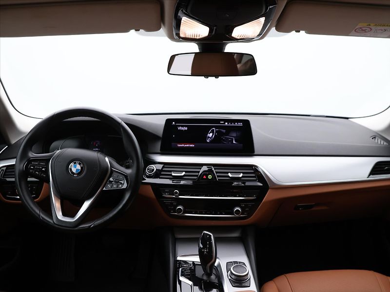 BMW Řada 5 2.0 D 140kW xDrive AT CZ - fotka 27 z 35