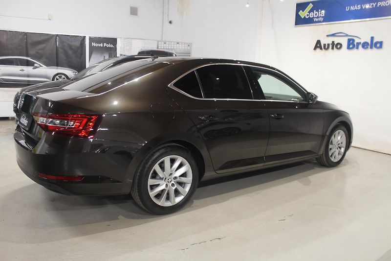 Škoda Superb (2015) 2.0TDI DSG STYLE+ Navi LED - fotka 14 z 43