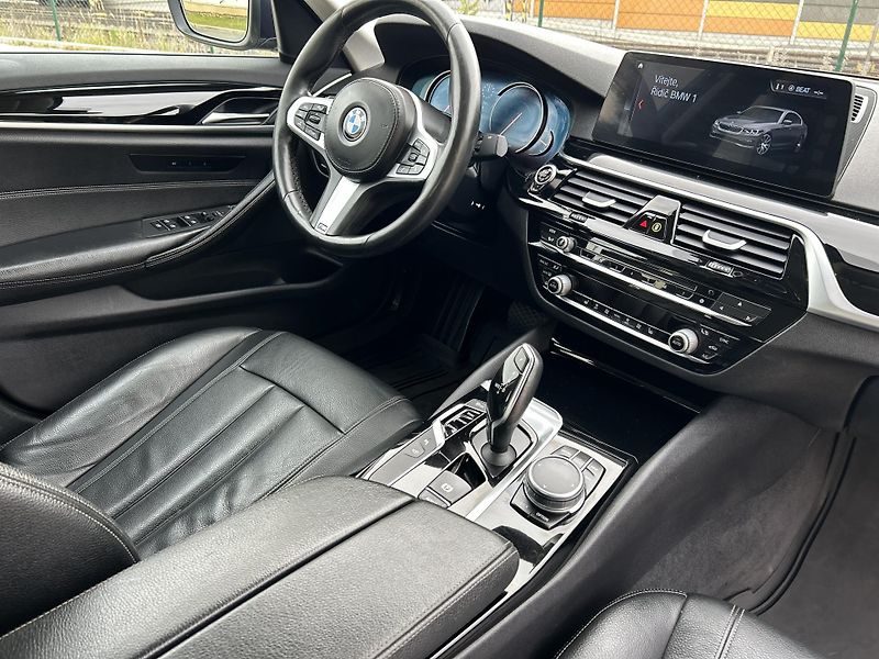 BMW Řada 5 520D XDRIVE, 1. majitel - fotka 13 z 33