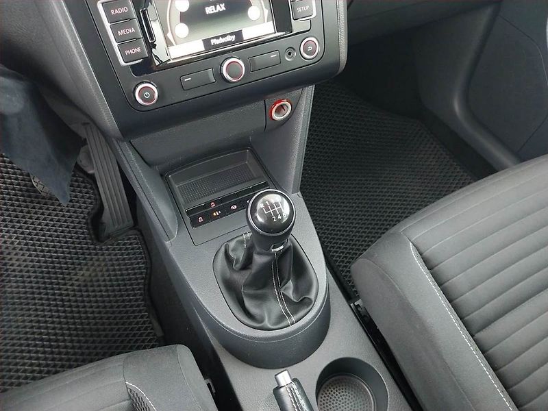 Volkswagen Touran (2015) 2.0 TDI, Navi, Bi-Xenony - fotka 13 z 20