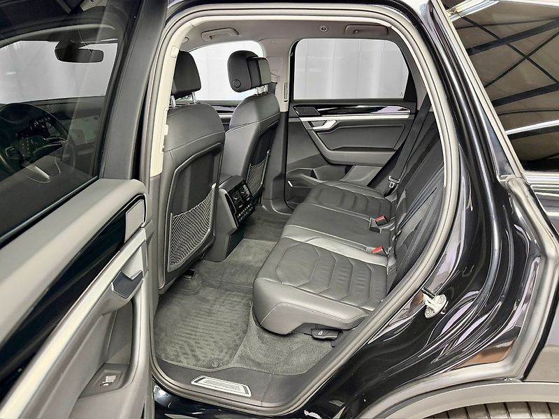 Volkswagen Touareg 3.0TDI 210 KW 4M ELEGANCE, VZD - fotka 12 z 33