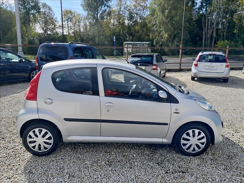 Peugeot 107 1,0i 50kW AUTOMAT - fotka 8 z 38