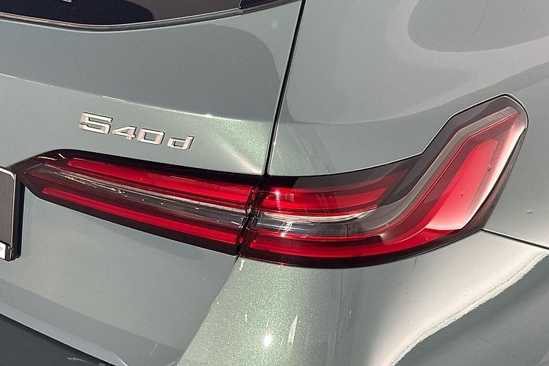 BMW Řada 5 540d xDrive Touring - fotka 5 z 26