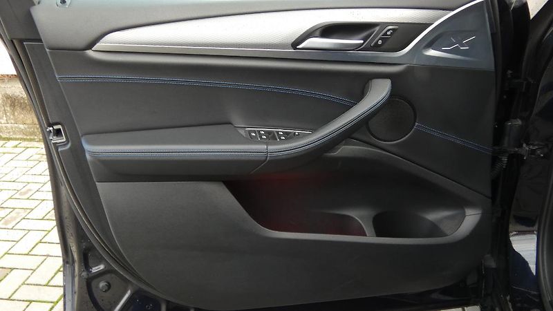 BMW X4 xDrive 20i M Sport - fotka 8 z 23