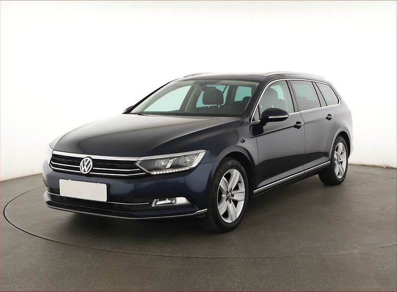Volkswagen Passat (2016) 1.6 TDI, Kůže, Navi, Tempomat - fotka 2 z 16