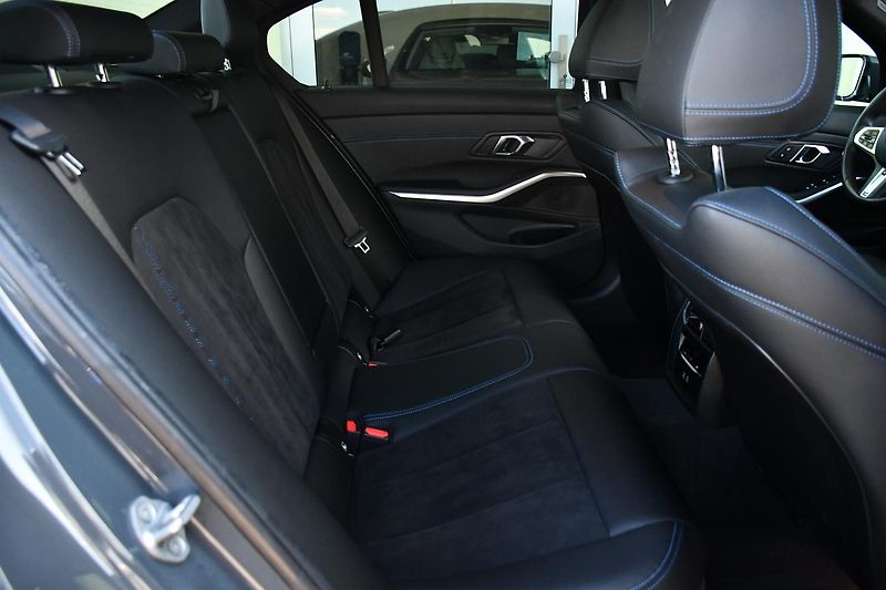 BMW Řada 3 320d xDrive M-SPORT  - fotka 22 z 43