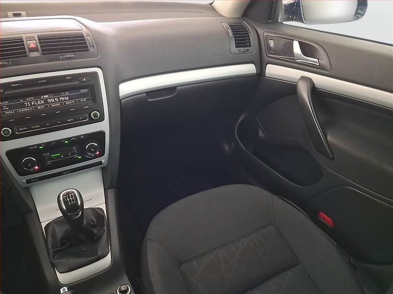 Škoda Octavia (2011) 2.0 TDI, jezdí dobře, Tempomat - fotka 8 z 19