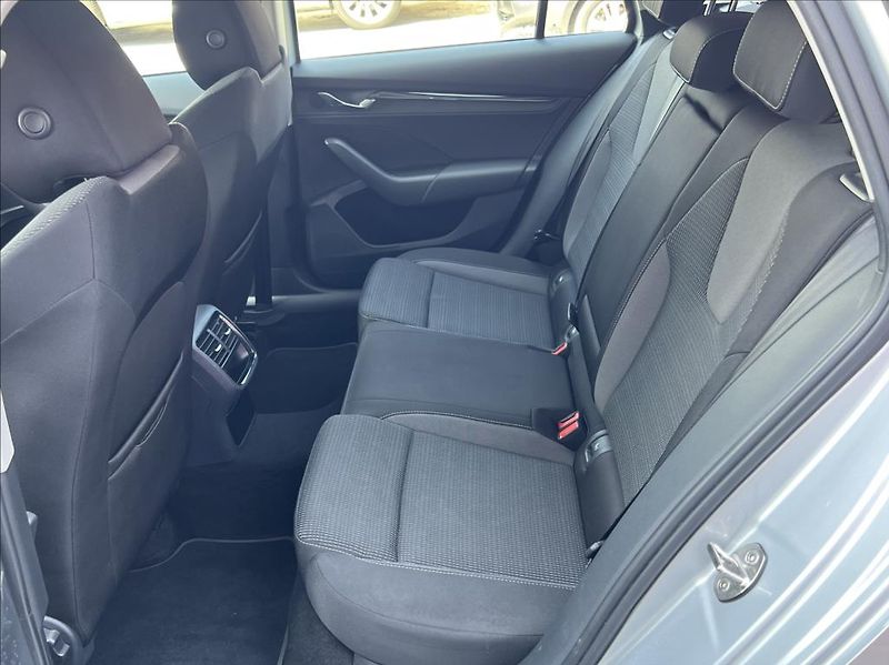 Škoda Octavia 2,0 TDi EXECUTIVE DSG - fotka 13 z 30