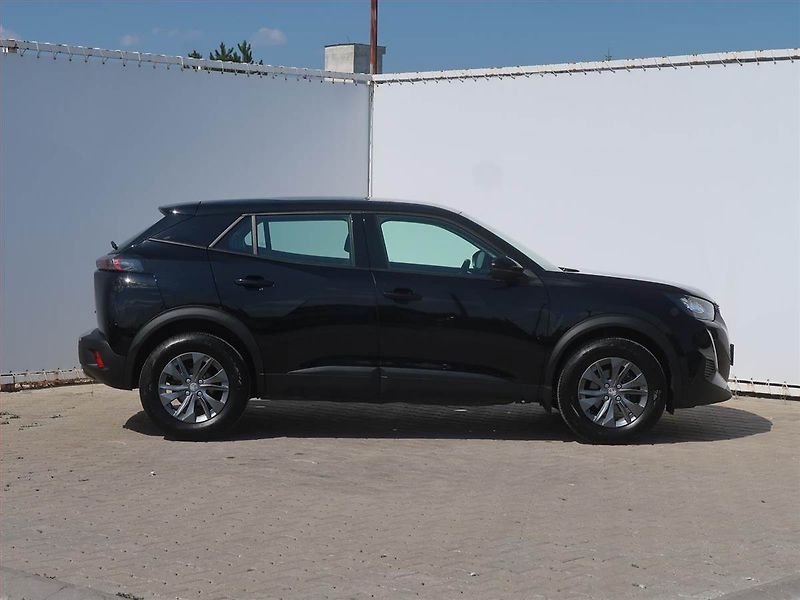 Peugeot 2008 (2022) Active Pack 1.2 PureTech - fotka 6 z 18