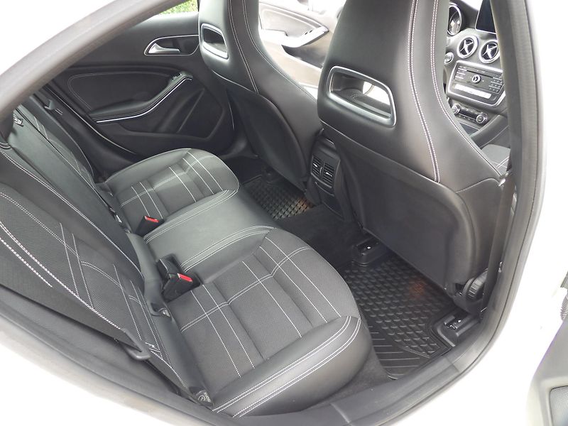 Mercedes-Benz Třídy A (2016) 200 d w176 - fotka 15 z 18