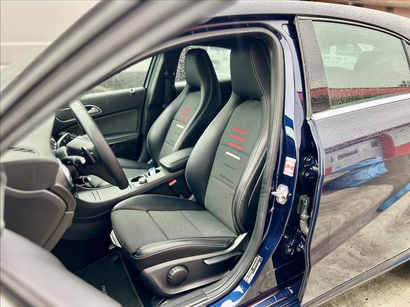 Mercedes-Benz Třídy A 180 d Sport automat - fotka 10 z 45