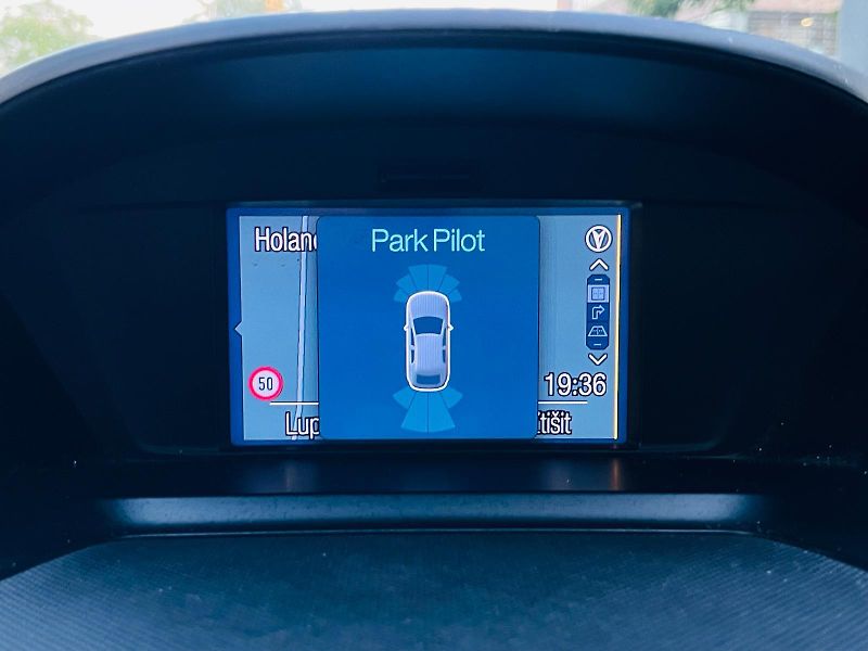 Ford Kuga 2.0TDCi MANUÁL TAŽNÉ SERVISKA - fotka 45 z 51