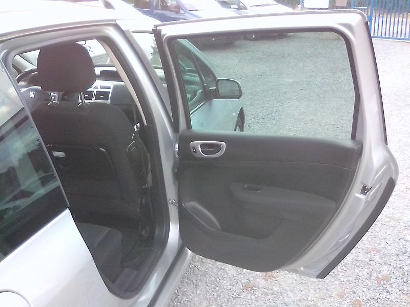 Peugeot 307 (2007) 2.0i 16V  SW , závěs - fotka 25 z 33