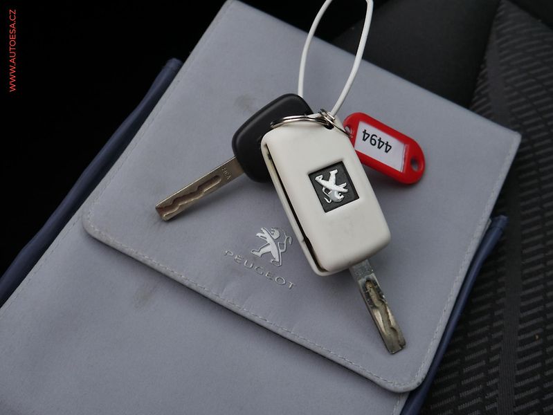 Peugeot 308 (2013) 1.6 HDi, AC, panor - fotka 18 z 18