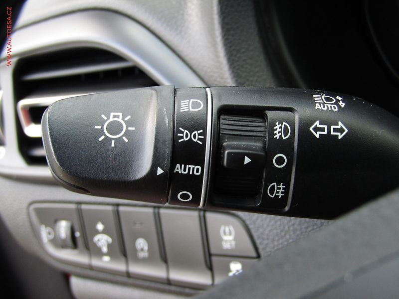 Hyundai i30 (2023) 1.0 T-GDi, ČR, servis.kniha - fotka 12 z 21