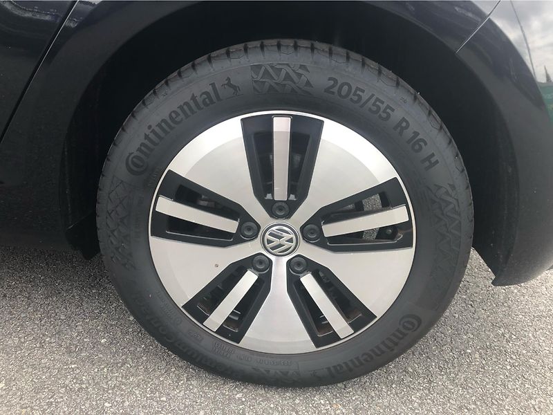 Volkswagen Golf COMFO 100 E1F SoH: 88% - fotka 14 z 29