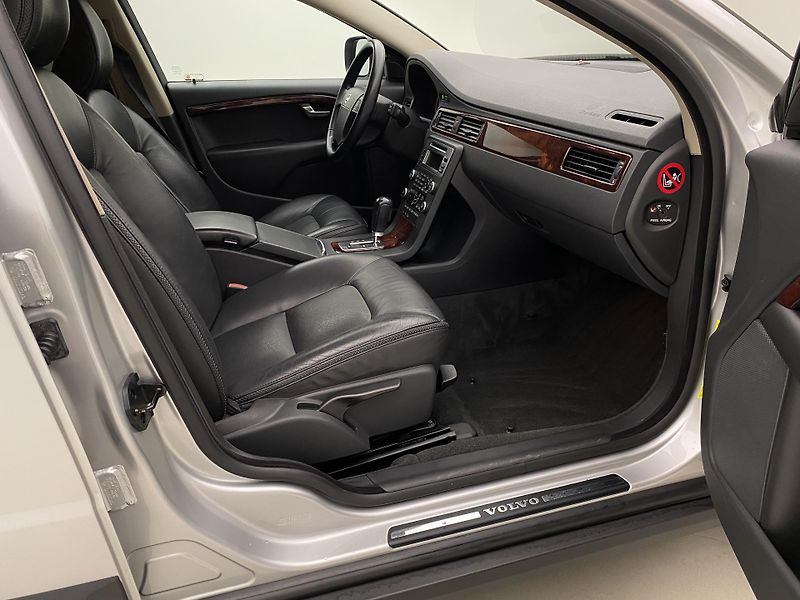 Volvo XC70 3.2 AWD MOMENTUM AUT CZ - fotka 22 z 42