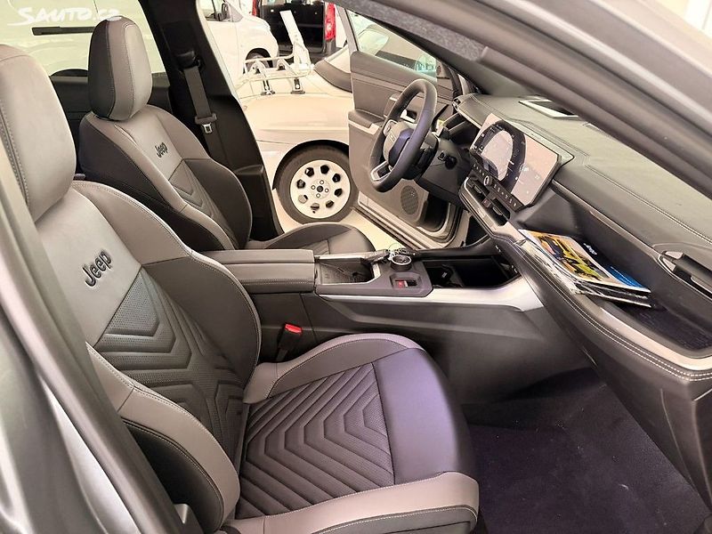 Jeep Compass (2026) Summit e-Hybrid Plug-in 225k e - fotka 19 z 20