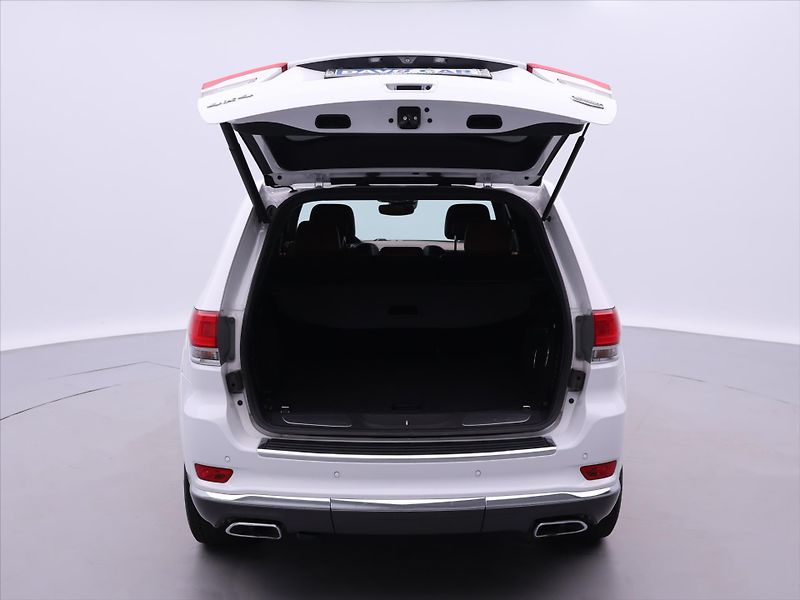 Jeep Grand Cherokee 3,0 CRDI 184kW Summit 4x4 CZ - fotka 9 z 43