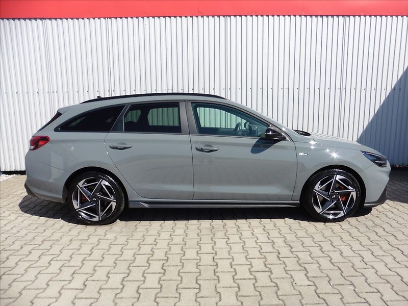 Hyundai i30 1,5 N-Line 103kW T-GDI - fotka 6 z 13