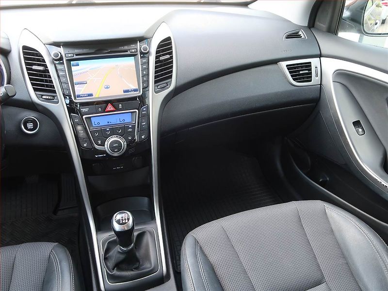 Hyundai i30 (2013) 1.6 CRDi, Serv.kniha, Navi - fotka 8 z 17