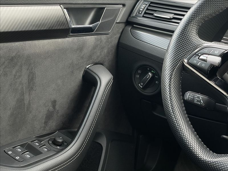 Škoda Superb 2,0 TDI 4x4 DSG SportLine TZ - fotka 13 z 22