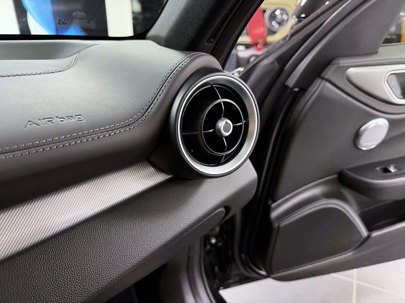 Alfa Romeo Giulia (2024) 2.0T 280k AT8 ZF Q4 4x4 Veloce - fotka 20 z 23