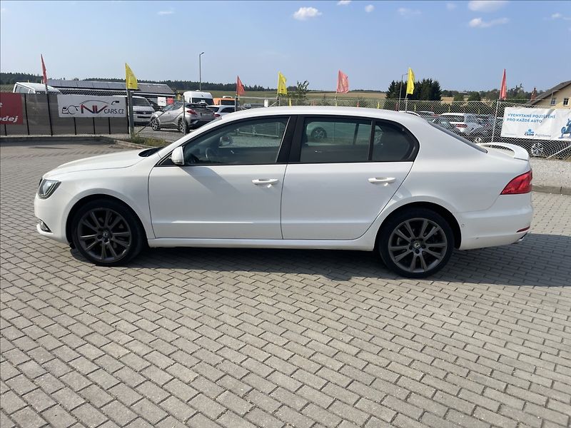 Škoda Superb 2,0 TDi 103kw Elegance Facelif - fotka 2 z 30