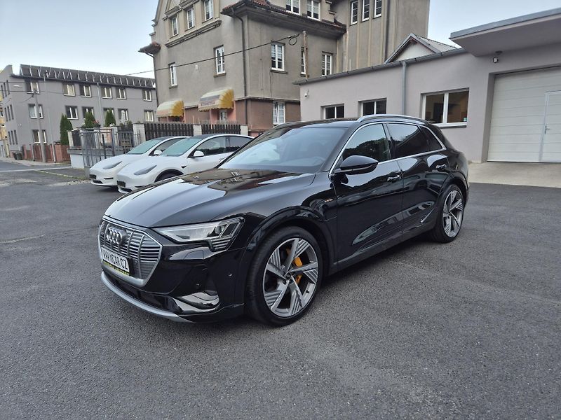 Audi e-tron 55 QUATTRO 300kw S LINE SOH92% - fotka 2 z 44