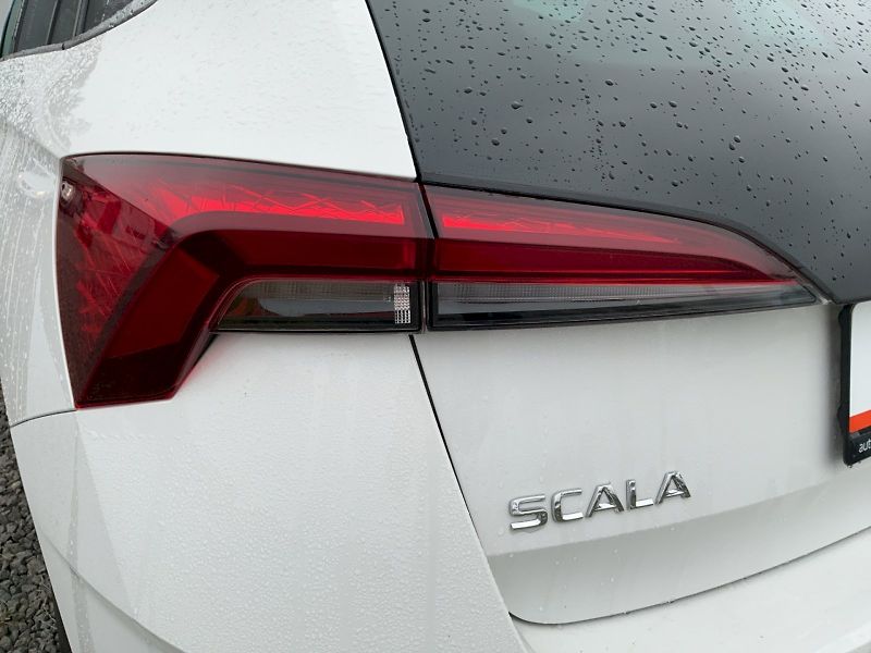 Škoda Scala (2024) 1.0 TSI DSG Drive - fotka 14 z 28