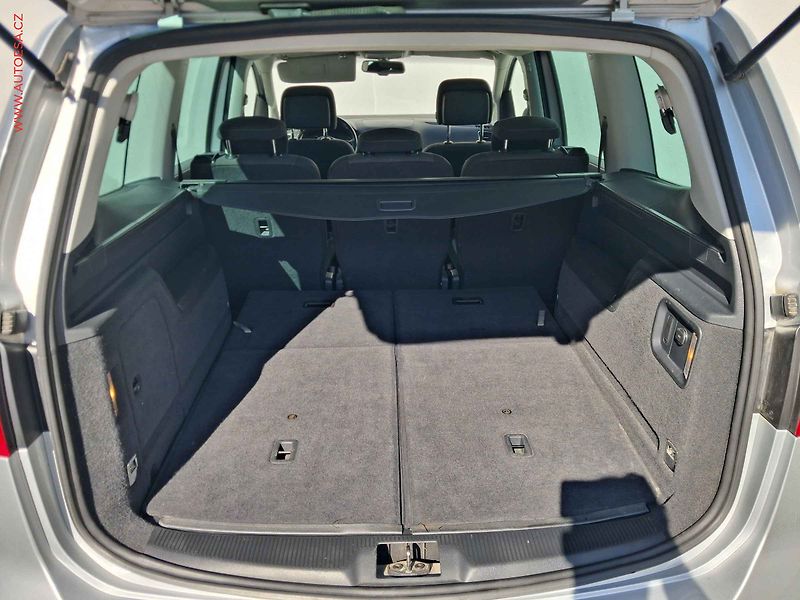 Volkswagen Sharan (2013) 2.0 TDi, AC, navi, park.asist - fotka 7 z 20