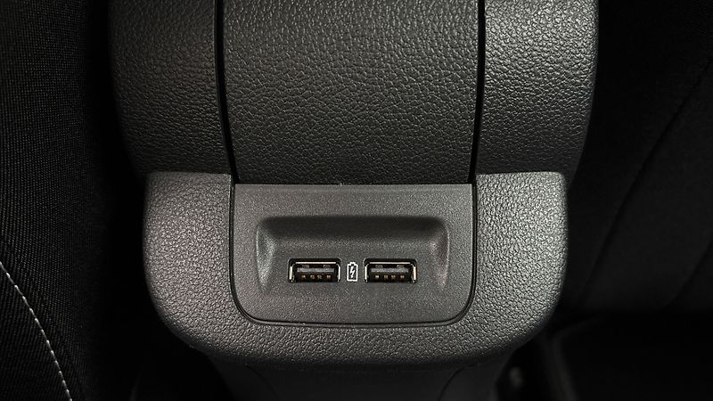 Škoda Fabia 1.0 TSI Ambition Combi - fotka 21 z 24