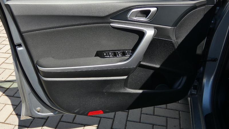 Kia Ceed 1.5 T-GDI 118kW TOP SW DCT - fotka 8 z 22