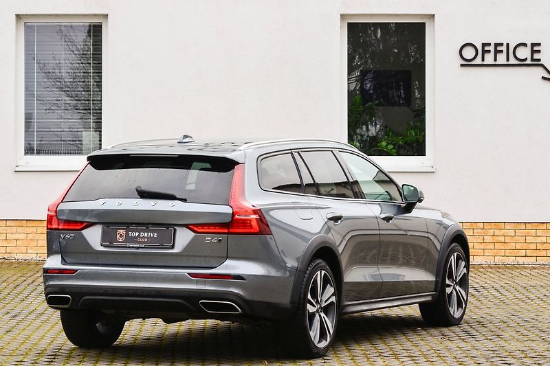 Volvo V60 CC/B4/AWD/Momen/TažZ/H&K/Ihned - fotka 5 z 24