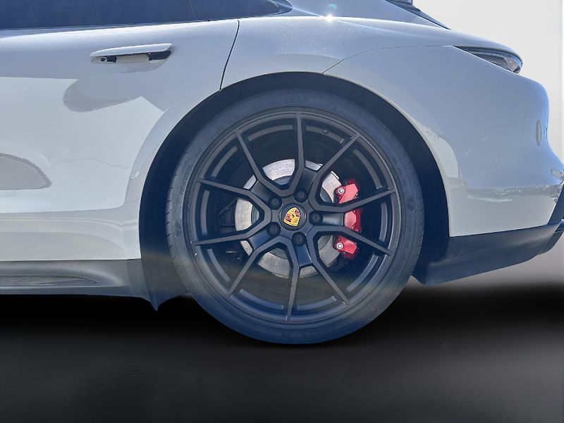 Porsche Taycan GTS - fotka 10 z 27