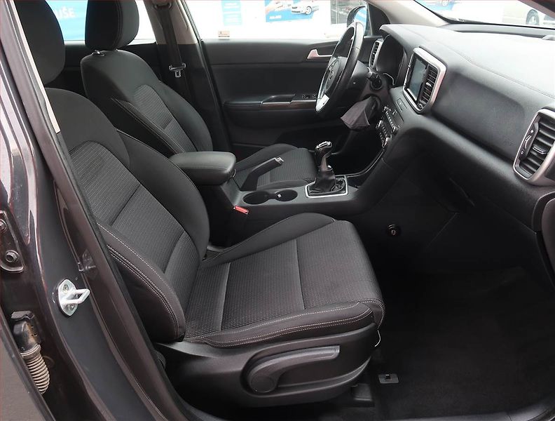 Kia Sportage (2019) 1.6 GDI, Serv.kniha, Navi - fotka 9 z 24