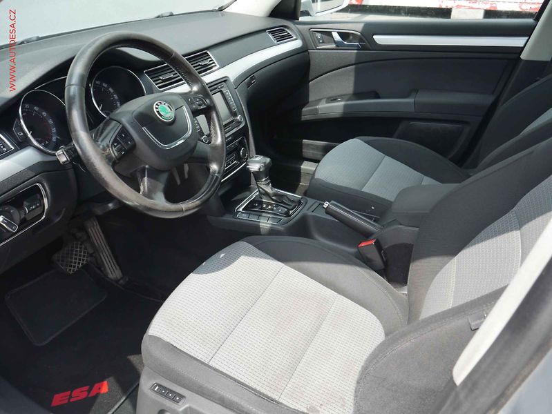 Škoda Superb (2010) 2.0TDi, Ambition, DSG - fotka 9 z 12