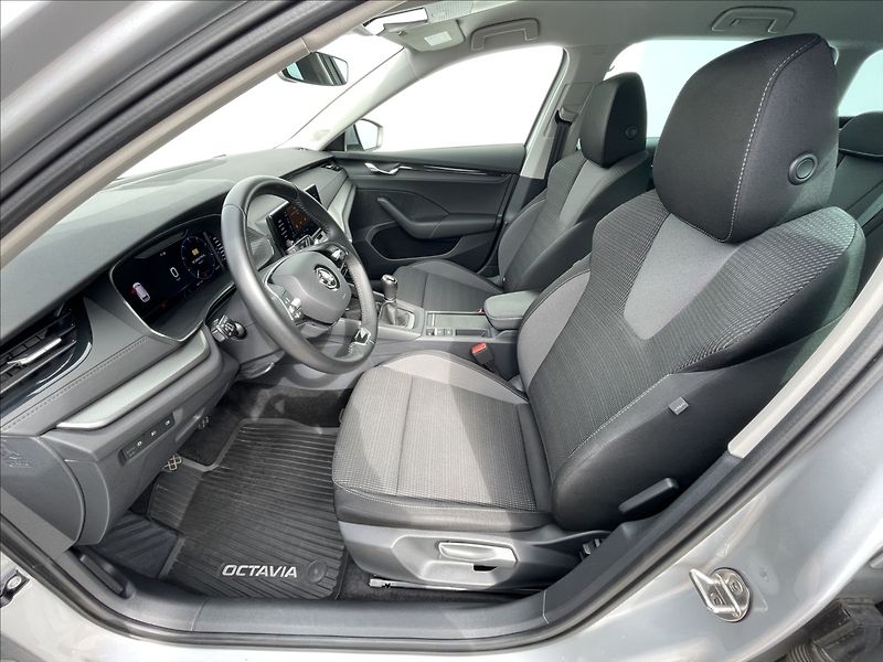 Škoda Octavia 2,0 TDI Combi Ambition Plus KE - fotka 4 z 23