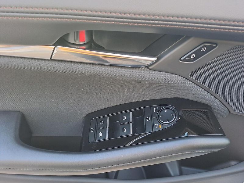 Mazda 3 2.5L e-SKYACTIV G 103 kW - fotka 9 z 20