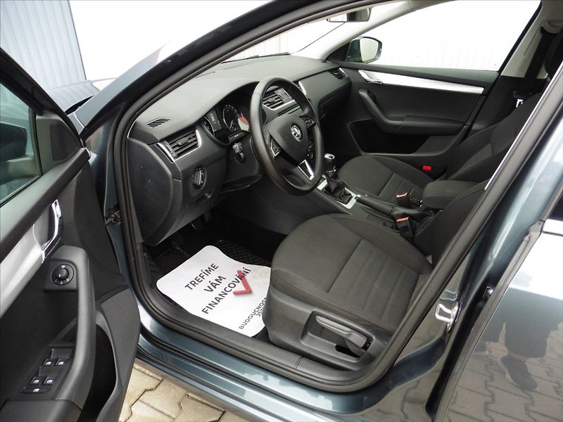 Škoda Octavia 1,6 TDi III Combi Style - fotka 8 z 18