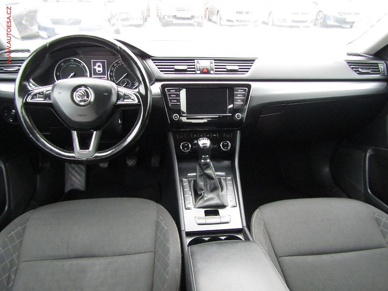Škoda Superb (2018) 2.0 TDi, Active - fotka 8 z 17