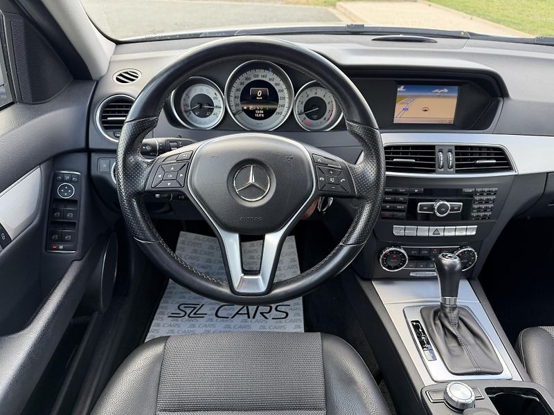 Mercedes-Benz Třídy C 180 CGI 7G AUTOMAT 2X KOLA - fotka 14 z 40